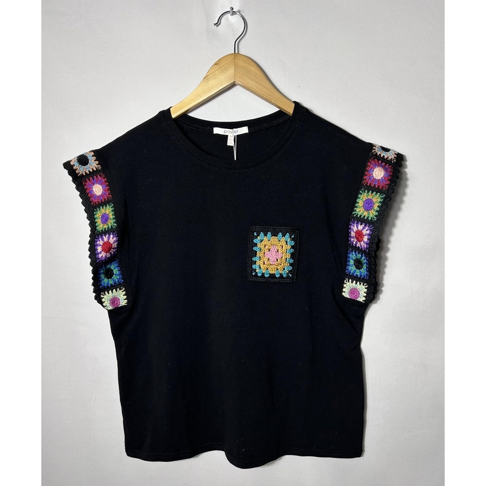 Pastel Crochet Floral Shirt Womens Medium Black Cap Sleeve Boho Pocket Top